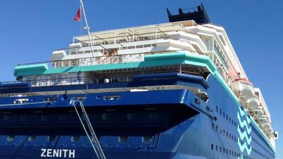 La nave da crociera Zenith per la prima volta ha fatto tappa a Piombino