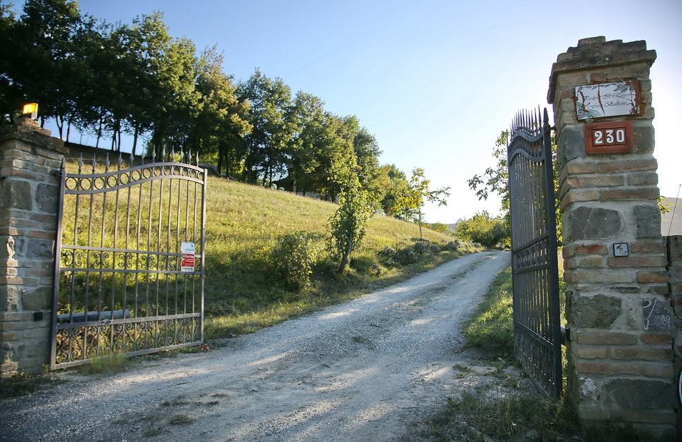 Quel timore nelle chat dei ragazzi del paese: «Nuovi strani amici» 
