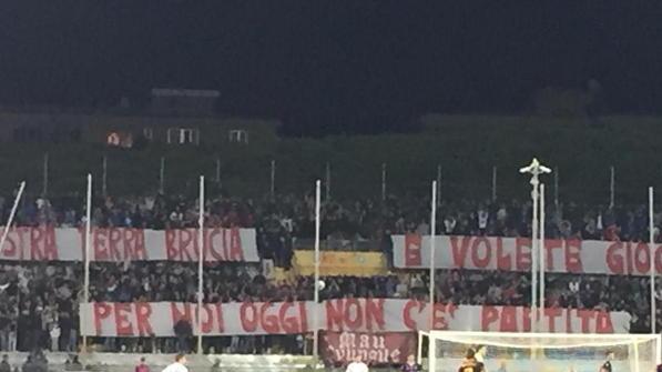 Salta il consiglio comunale ma non la partita di calcio