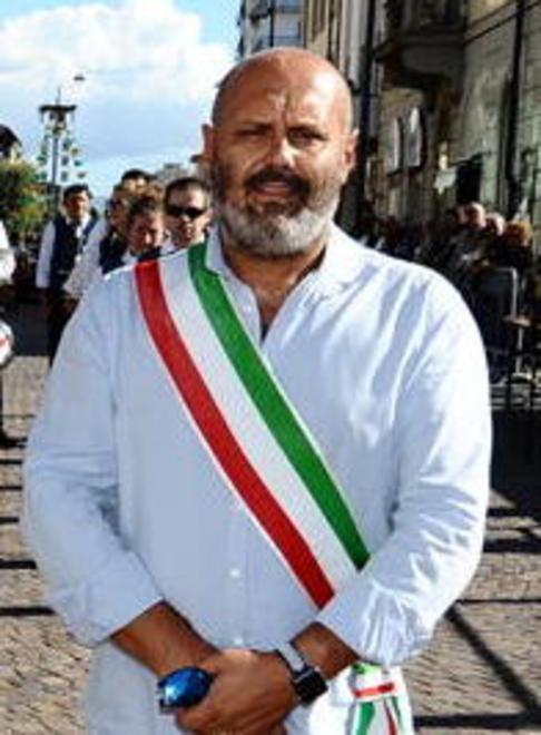 Ex residence Tirreno dichiarato inagibile Il sindaco Lippi impone lo sgombero 