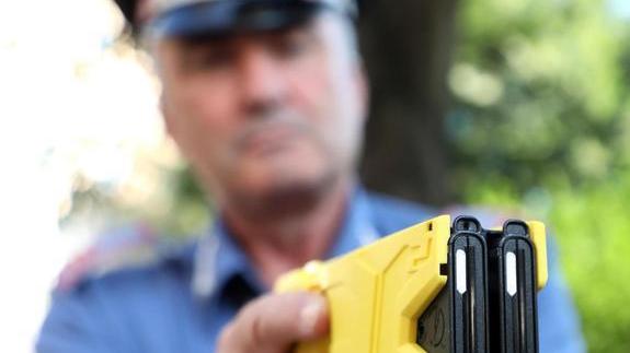 La pistola elettrica che da 7 metri immobilizza i criminali