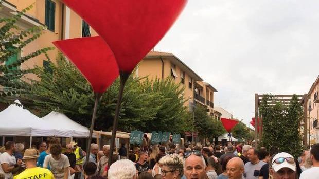 Spettacolo e musica oltre al “vino e all’uva” Una folla nella ztl