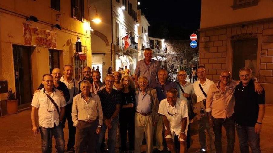 Una classe a tavola per celebrare il prof. Carotenuto