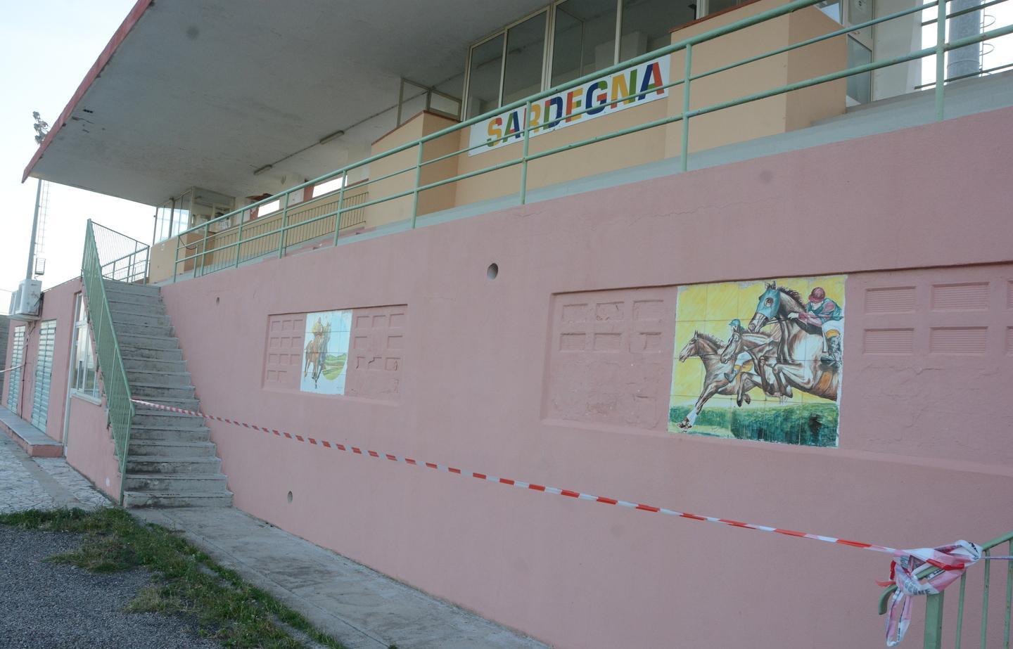 Sassari, all'ippodromo piovono calcinacci: le gare sono a rischio 