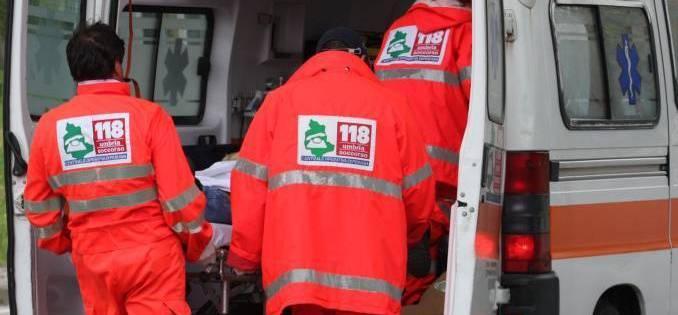 Bimbo ferito dal petardo è caccia ai responsabili 