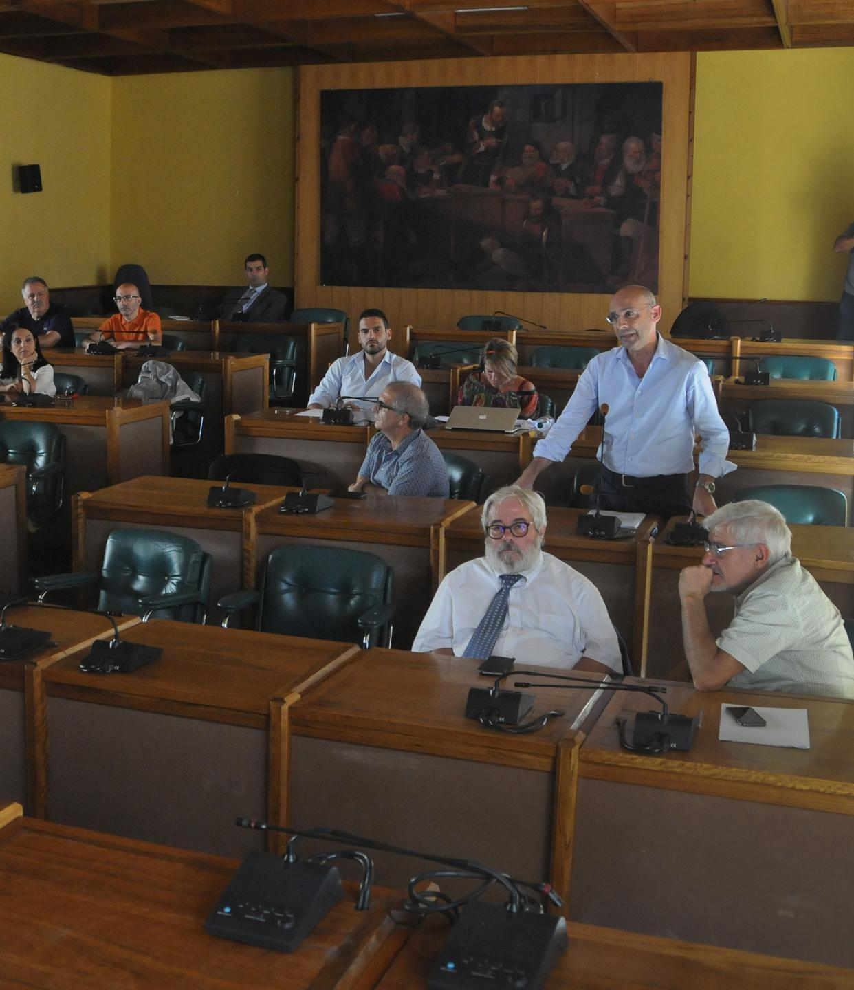 Consiglio convocato il 28: maggioranza all’ultima boa 