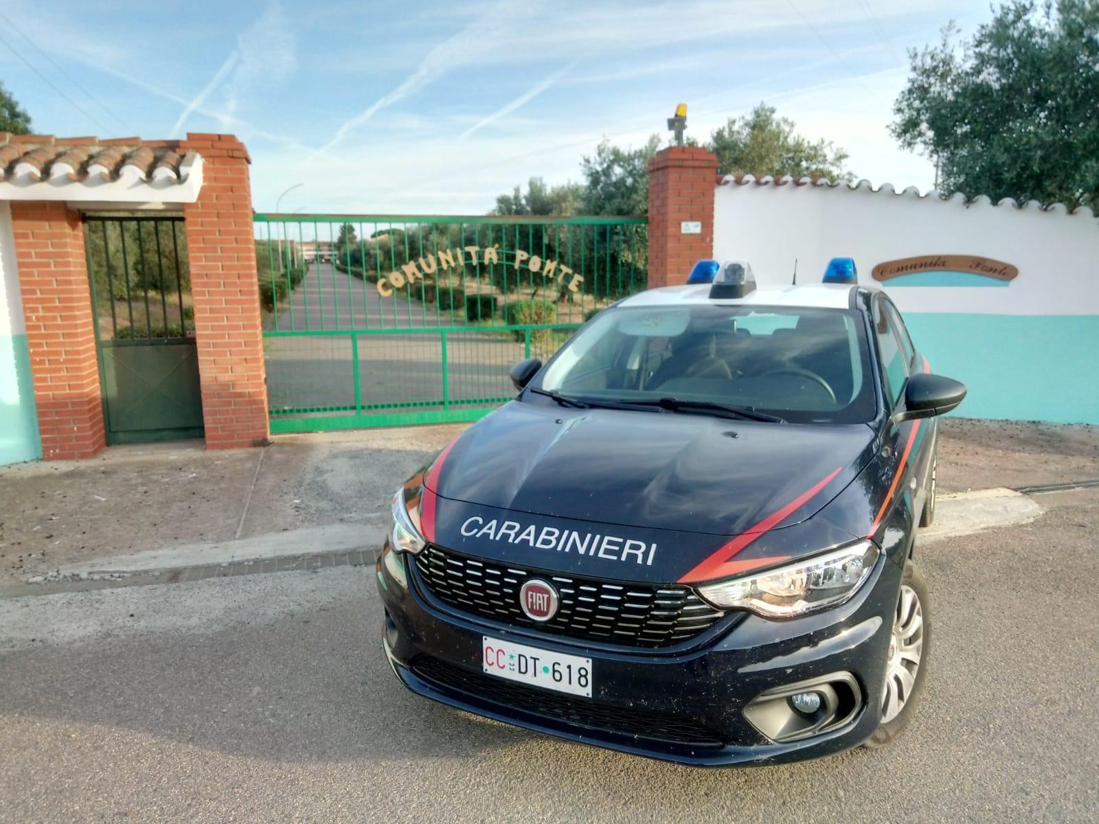 I carabinieri davanti alla comunità di Uta