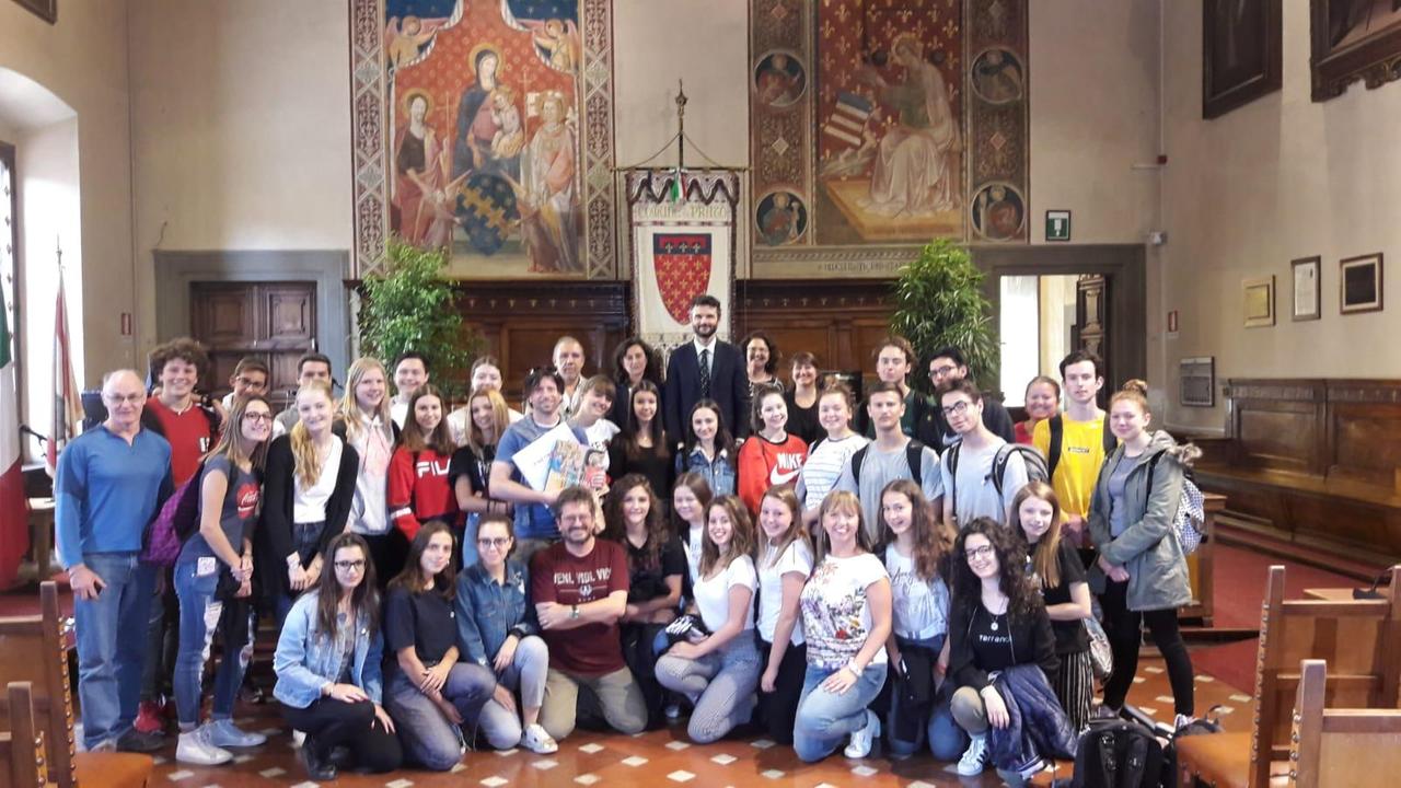 Foto di gruppo degli studenti australiani in Comune