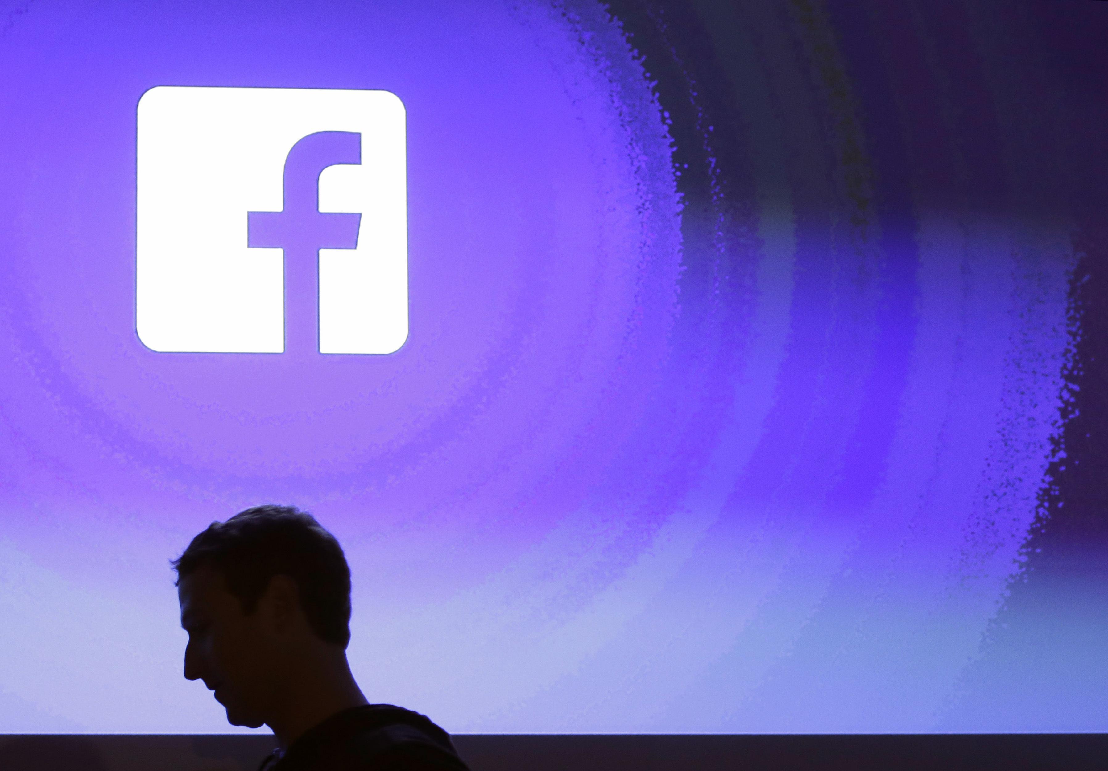 Dalla tonaca al web con furore