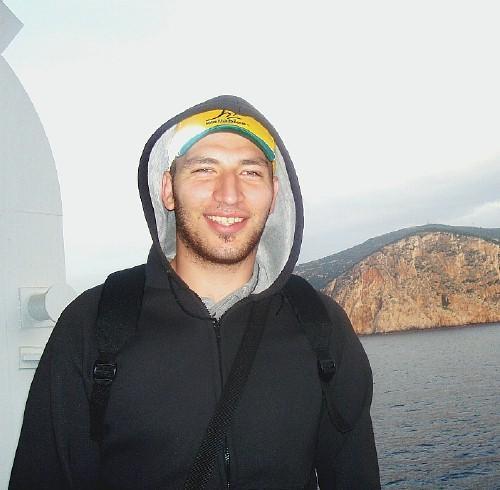 Una bella foto di Alessandro Bernini in barca: fra le sue grandi passioni, oltre al rugby, c’era anche quella per la pesca subacquea