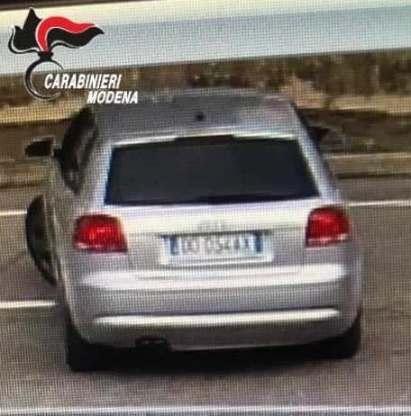 Carpi, furti e rapine ai danni di anziani: caccia all'Audi grigia