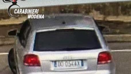 Carpi, furti e rapine ai danni di anziani: caccia all'Audi grigia