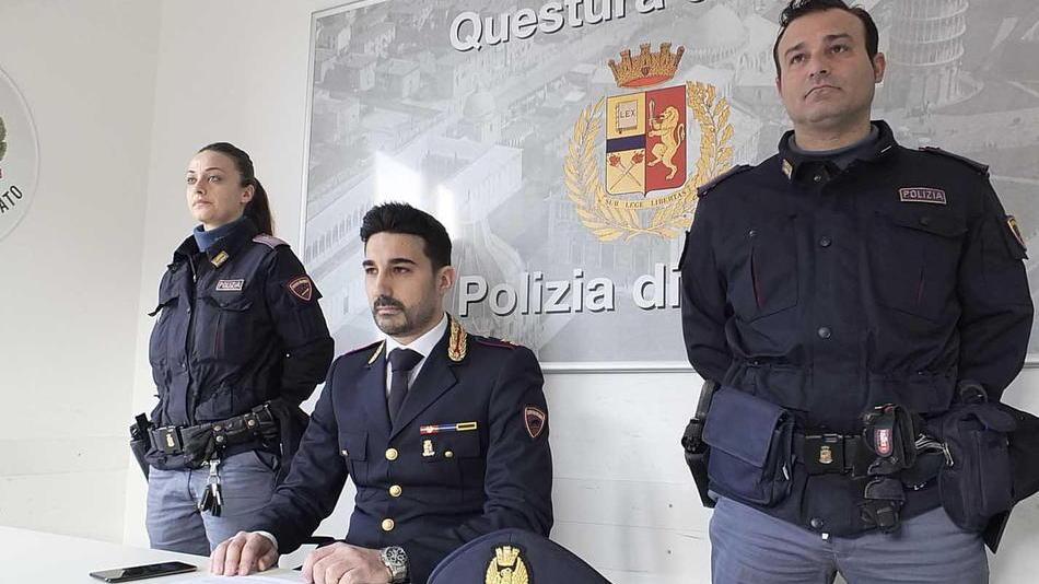 Un arresto per furto e bengalesi denunciati dopo una lite violenta