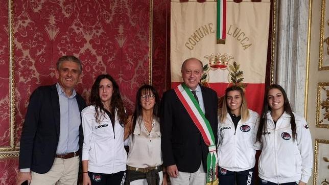 Ladro contorsionista svuota un bar di S. Marco