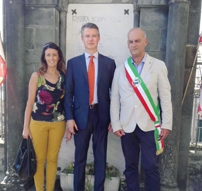 Il console degli Usa a Barga in visita a Sommocolonia 
