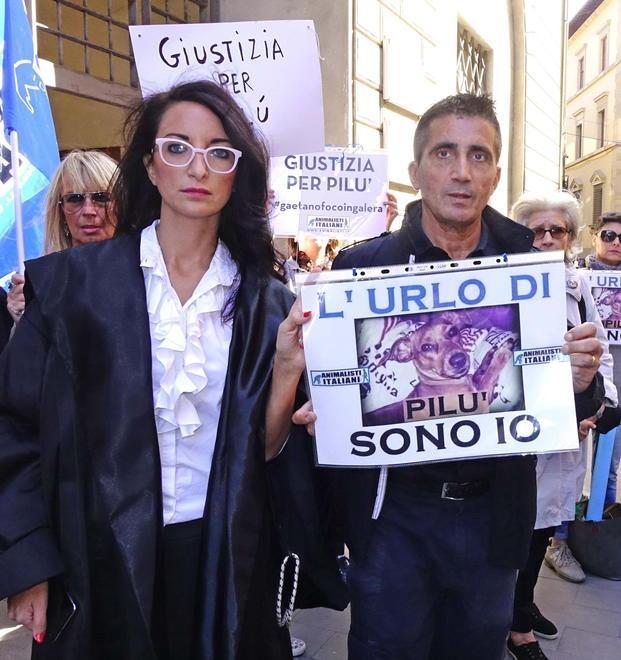 «Giustizia per Pilù» Sit in degli animalisti ma l’udienza salta 
