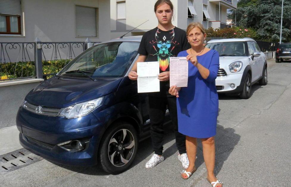 Le minicar è senza posteggi: «Noi tartassati dalle multe» 