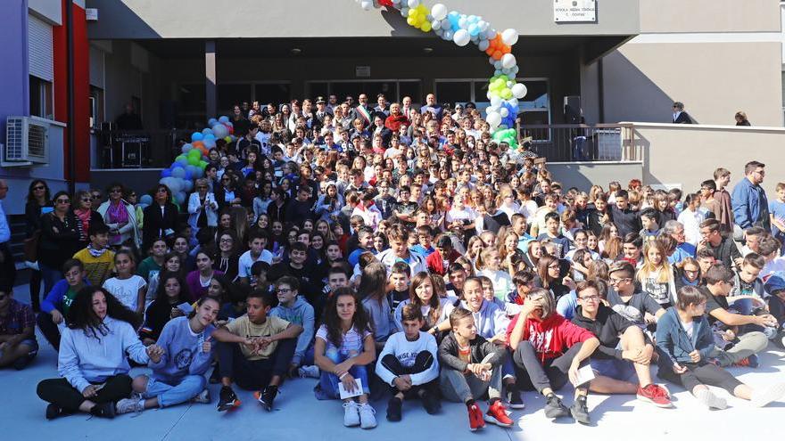 La scuola torna coloratissima Che festa per l’inaugurazione