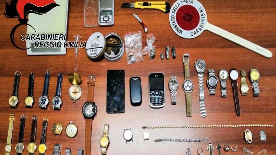 Droga e gioielli in casa, pensionato finisce nei guai