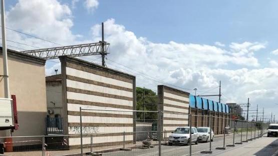 Il cantiere per la pista ciclabile lungo la via Aurelia a Rosignano Solvay