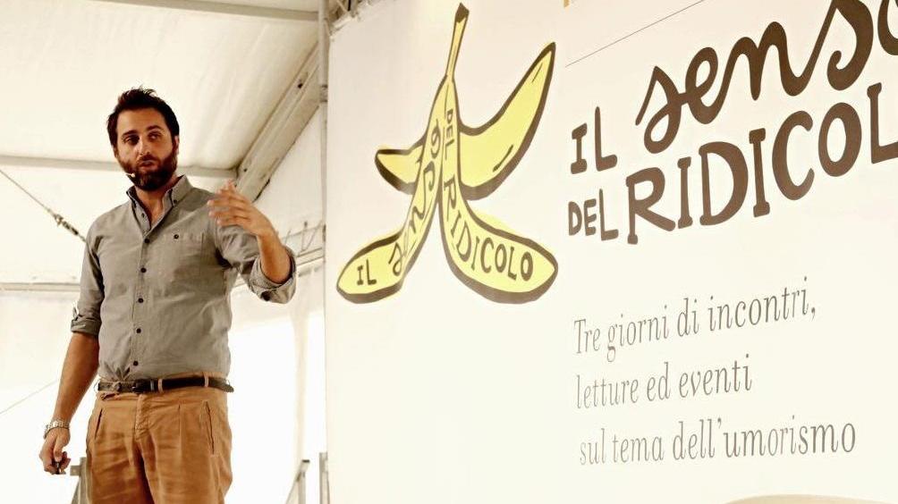 Matteo Caccia sul palco della precedente edizione del festival dell'umorismo