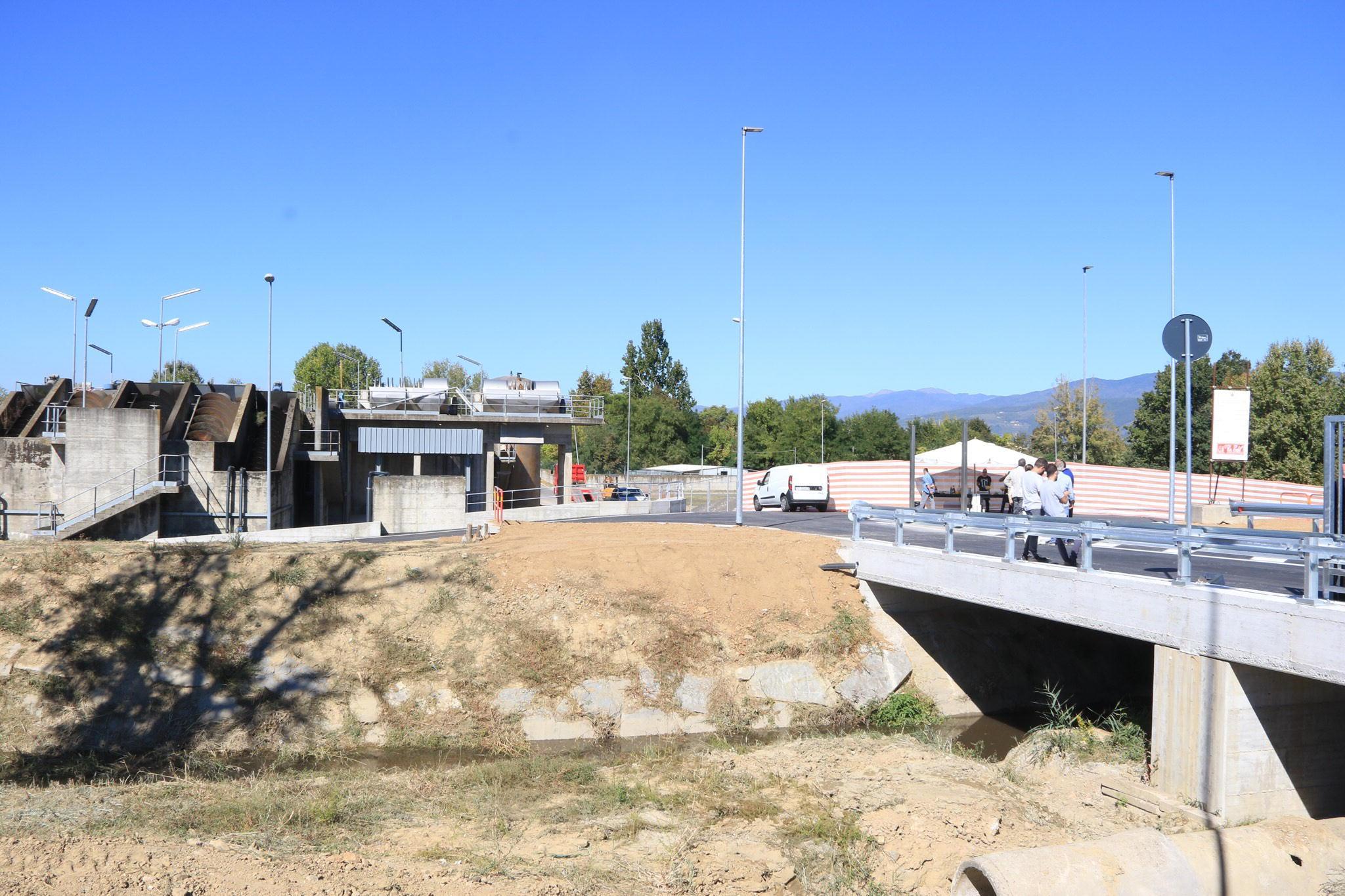 Il nuovo ponte sul torrente Calice (foto Sproviero/Batavia)