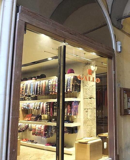 Valenti finisce ancora una volta tra i bersagli preferiti dai ladri 