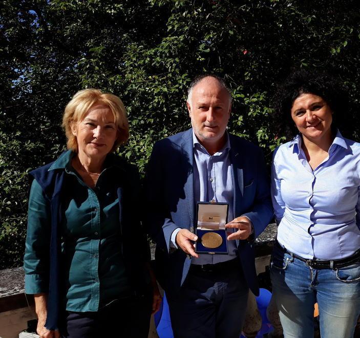 Una medaglia da Mattarella per la mostra a Villa Schiff 