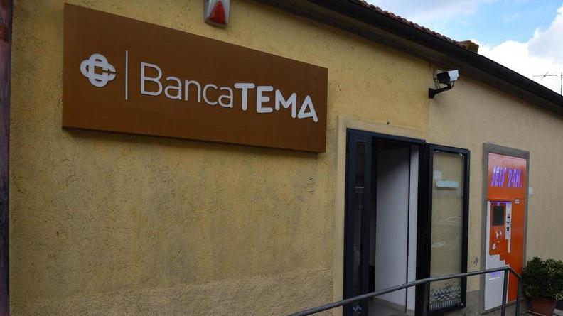 Un paese si mobilita contro la chiusura della filiale della banca