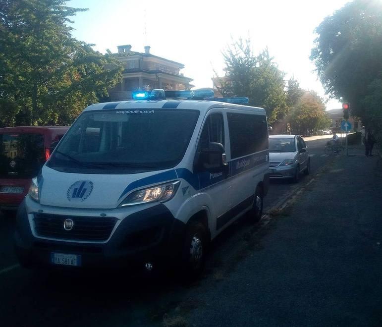Investita sulle strisce di fronte all’ospedale Ferita una 27enne 
