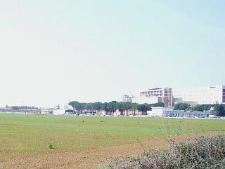 <strong>SOPRA. </strong>L’ospedale Misericordia          <strong>A SINISTRA. </strong>L’area alle spalle dell’ospedale dove sarà realizzato il nuovo padiglione