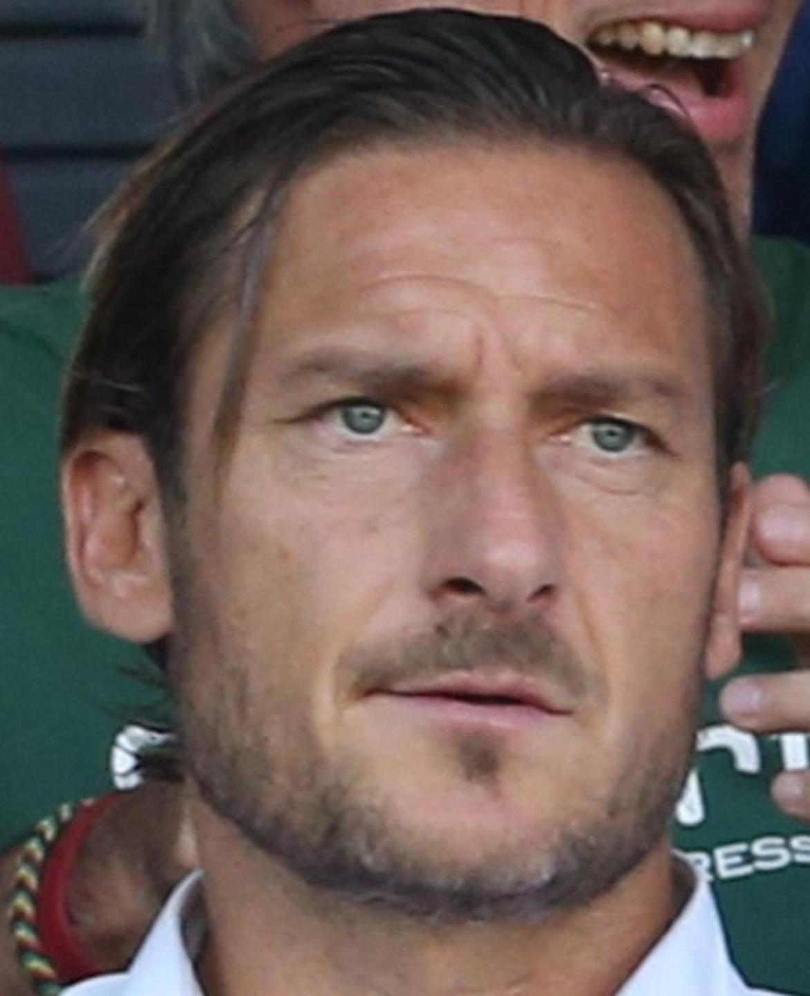 Tifosi in coda per il libro di Totti