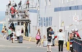Toremar, polemiche sui bigliettie sui controlli per la sicurezza