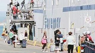 Toremar, polemiche sui bigliettie sui controlli per la sicurezza