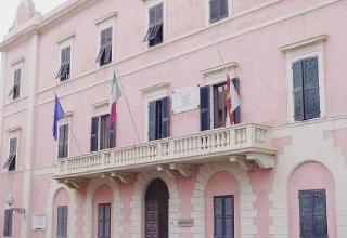 La sede del Comune di Portoferraio, uno dei primi ad aver inserito sul proprio sito web i compensi dei dirigenti
