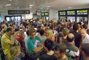 Test sicurezza al Galilei code e voli cancellati