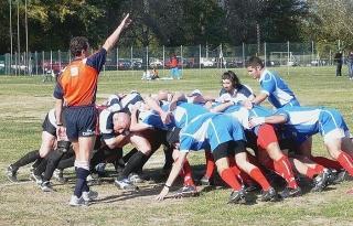 Un’azione di mischia del Rugby Lucca