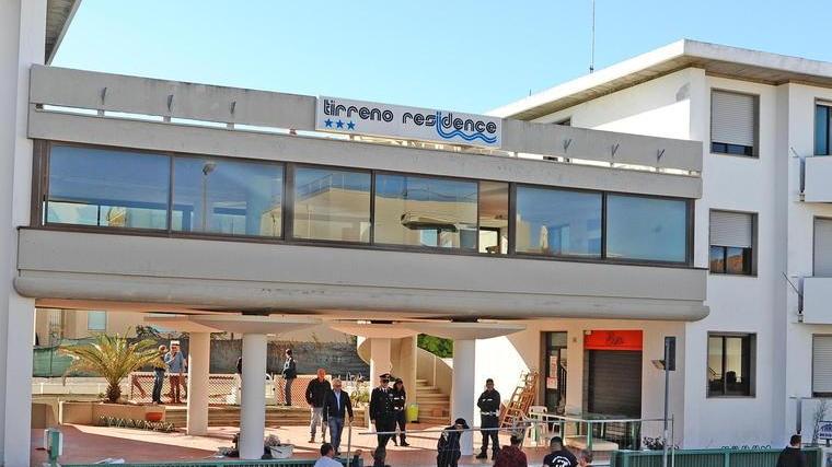 Sgombero all’ex residence Tirreno Allontanati gli occupanti abusivi