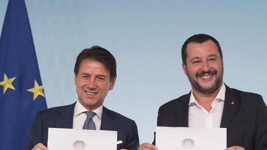 La manovra oltre i tifosi dello spread