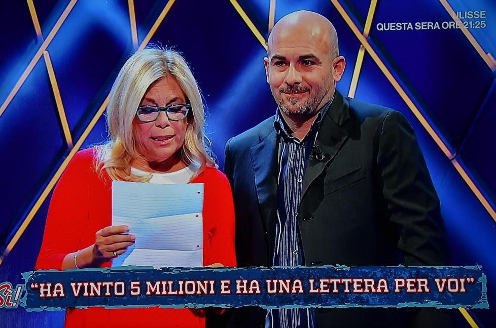La milionaria benefattrice scrive alla tv: «Cari italiani, aiutare gli altri dona gioia» 