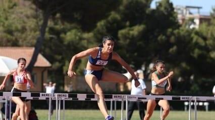 Giulia Cutini impegnata in una corsa ad ostacoli