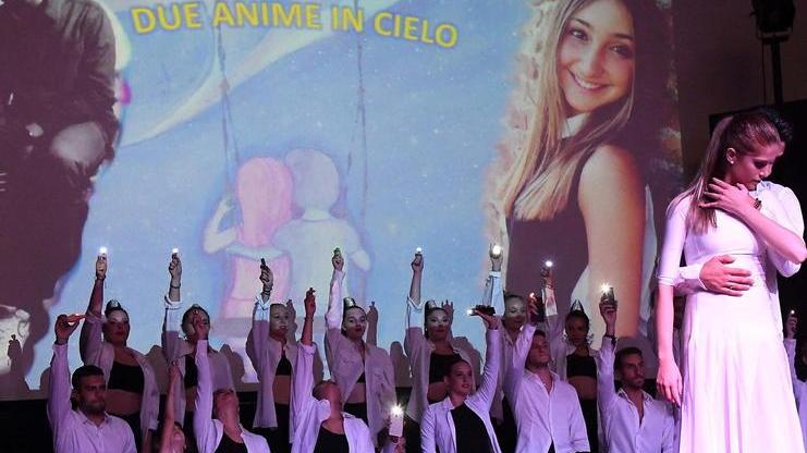Tutto esaurito all’Odeon per la serata in ricordo di Lorenzo e Sara morti in un incidente