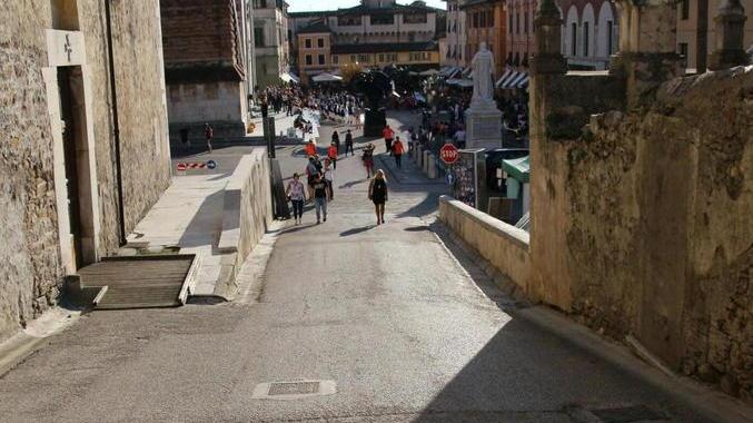 Sfidano la sorte sulla discesa della Rocca