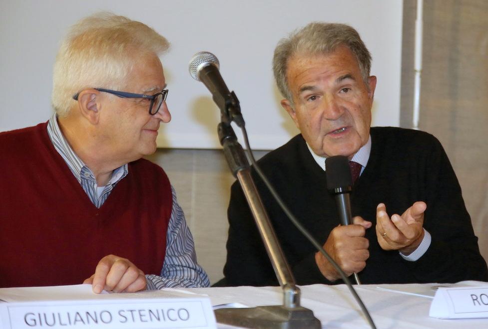 La lezione di Prodi con padre Stenico «C’è troppa disparità» 