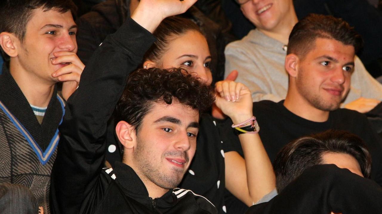 Dirigenti e prof promuovono il giornale in classe