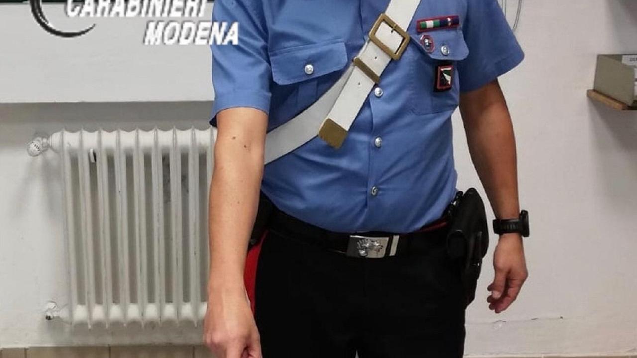 Gli arnesi sequestrati dai carabinieri di Mirandola