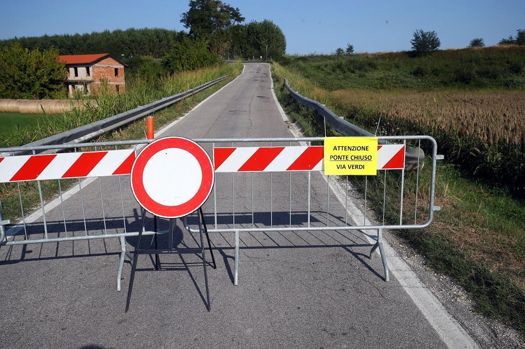 Transenne all'imbocco del ponte di Dosso