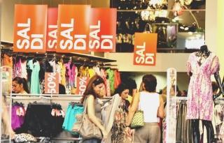 Pochi soldi nelle famiglie pratesi anche per acquistare ai saldi estivi