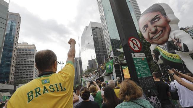 Brasile: Bolsonaro in testa al 31%