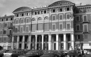 Sigilli al teatro Politeama Verdi